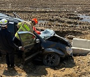 인제서 SUV 차량 논으로 추락… 60대 운전자 심정지 상태 병원 이송