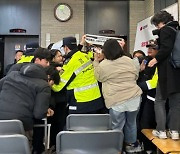 국민의힘 중앙당사 난입 시도한 대진연…전원 체포