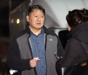 질문에 답하는 김창수 전국의대교수협의회장