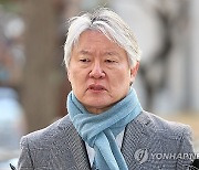 "정부는 의사 이길 수 없다" 노환규 前의협 회장 11시간 경찰조사 받고 나와 한 말이···