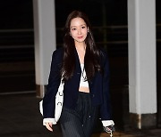 [TEN포토]박민영 '횡단보도가 런웨이~'