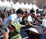 '운장산 고로쇠 축제에 나타난 마술사'