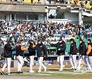 KBO리그 시범경기 이틀간 7만4000여명 흥행폭발…이틀연속 만원사례 대전에도 ‘류현진과 봄이 왔네’[SS포커스]