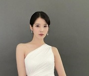 [SC이슈] 아이유, 그 가수에 그 팬…개념+감동 다 챙긴 콘서트 '편지 미담'