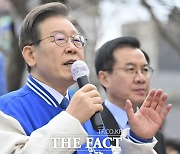 이재명, '2찍' 사과 후 尹 맹폭..."민주주의 한없이 망가져"