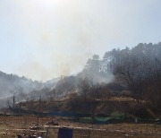 건조한 날씨 속 산불 잇따라..1명 부상