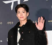 박보검, 게스트로 ‘아이유 콘서트’ 지원 사격...의리 빛나다 [MK★현장]