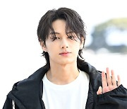 세븐틴 준 ‘심장 요동치게 만드는 눈맞춤’[포토엔HD]