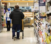 국제곡물가 하락했지만 꿈쩍않는 식품가격…정부 ‘철퇴’ 들까