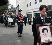 김영삼 전 대통령 부인 손명순 여사 발인