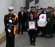 손명순 여사 발인 '김영삼 전 대통령 곁으로'