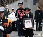 손명순 여사 발인 '김영삼 전 대통령 묘역으로'