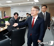 이정식 노동부 장관, 한국고용정보원 방문