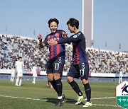 드리블로 휘젓고 속도로 제압…수원FC 1998년생 동갑 이승우·안데르손, K리그 최고 ‘크랙’ 듀오로 거듭나나