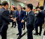 강호동 농협중앙회장 취임..계열사 대표 물갈이설에 '묵묵부답'