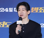 [포토] 인사말 하는 김무열