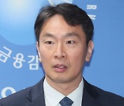 [머니S포토] 이복현 "억울하게 손실 본 투자자 충분히 보상받도록…"