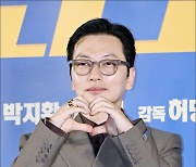 [MD포토] 이동휘, '손하트 참을 수 없어'