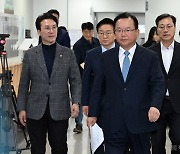 ‘정치 안할려고 했는데…’ [이상섭의 포토가게]