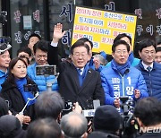 충남 찾은 이재명, '총선서 정권 반드시 심판' [뉴시스Pic]