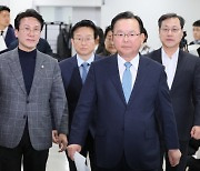 김부겸 선대위원장 수락…이재명·이해찬과 '삼두' 체제