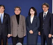 가수 리아·이규원 검사 조국혁신당 입당… “윤석열검찰이 이 자리 서게 했다”