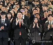 윤석열 대통령, 강원 수열에너지 클러스터 착공식 기념촬영