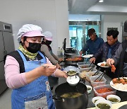 정선군 올해도 농번기 42개 마을 공동급식 지원