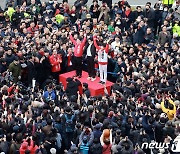 한동훈 비대위원장, 김영주·박용찬 후보와 함게