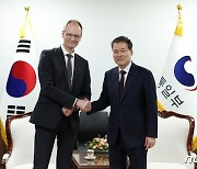 김영호, 獨외무차관 접견…"북러 군사협력, 세계 평화 위협"