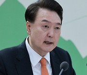 尹 "의료개혁, 원칙대로 신속 추진"...대통령실 "집단행동에 교수도 예외 없다"