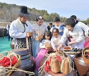 "장독대 분양합니다, 장 담그러 오세요"