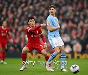 ‘KDB 억제 성공’ 일본인 미드필더, 선발 경기 연속 무패 기록까지