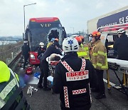 '고속도로 타이어 참변' 사망자 1명 늘어..사상자 29명