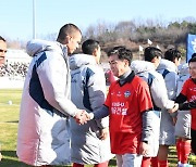 "유례 없는 비상식"... 축구장에서 "김태흠 아웃" 터진 이유