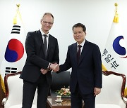 김영호, 獨외무차관 접견…"러북 군사협력, 세계평화 위협"