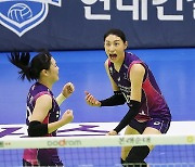 기뻐하는 김연경