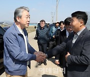 [포토] 피해현장 찾아간 강호동 농협중앙회장