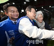 [포토]동작사계시장 찾은 이재명