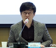 개인투자자와 함께하는 열린토론회 사회보는 전석재 대표