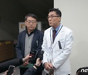 충북대 의대 교수회 긴급총회 후 기자회견