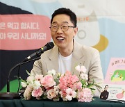 김제동 “밥 먹는데 욕하는 분도…이젠 웃기는 일 할 것”