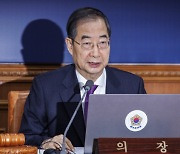 한총리 "힘들어도 계획대로 추진…침묵하던 의료계, 이젠 `협의 부족` 얘기"