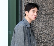 [ET포토] 이동욱, '수려한 옆선'