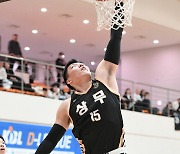 [JB포토] KBL D리그, 상무 박진철 '덩크슛으로 기선 제압'