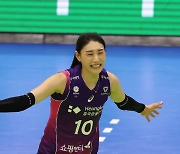 '우승 불씨' 살린 흥국… 김연경 "힘들다는 건 핑계, 끝까지 최선"