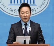 정봉주 “DMZ지뢰 밟으면 목발경품” 막말… 뒤늦게 사과