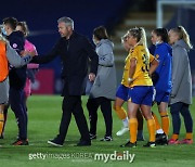 EPL 레스터 시티 구단 큰일 났다…WSL 팀 감독, 소속 선수 한명과 ‘충격적인 관계’ 의혹→구단 진상조사