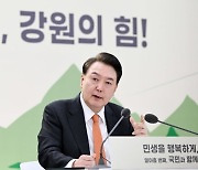 10명 중 6명 “의대 신입생 2000명 이상 증원해야”