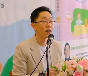 에세이집 낸 김제동 “여러분은 어떨 때 좋으시냐 여쭤보는 책”